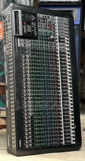 Yamaha 32-Channel Semi-Digital Mixer