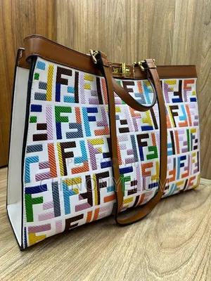 Fendi Multicolor Gaskiyar Hannun jaka