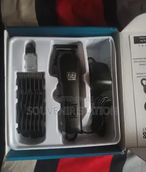 Cordless Rechargeable Professional Clipper tare da Kayayyaki