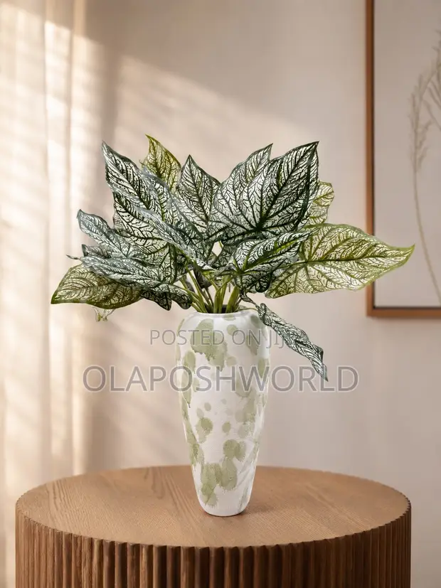 The Quiet Bloom Vase - Kayi Na Zamani - 1