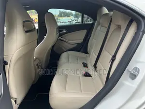 2015 Mercedes-Benz CLA 250 4MATIC Sedan - Fari