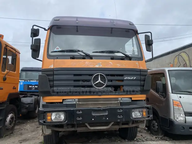 Mercedes-Benz 2527 Garbage Compactor - 2000 Model - 1