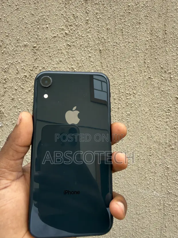 Apple iPhone XR 64GB Black - 1