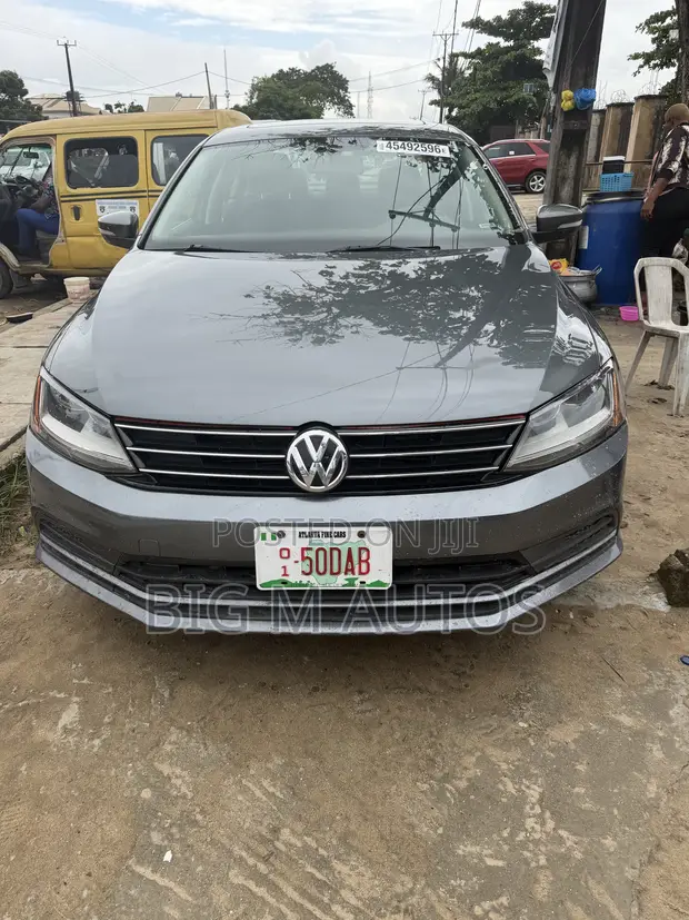 Volkswagen Jetta 2017 Gray - 1