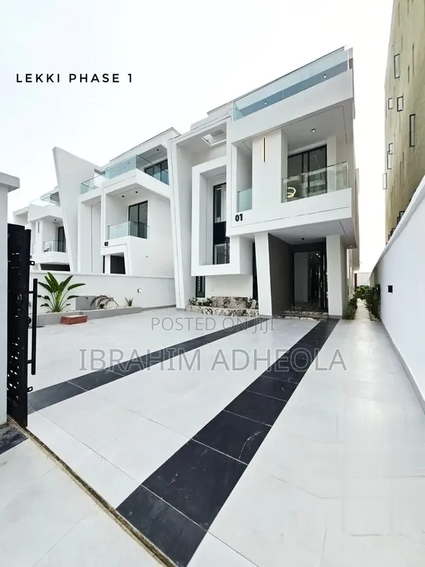 5 Bedroom Duplex don sayarwa a Lekki Phase 1 - 1