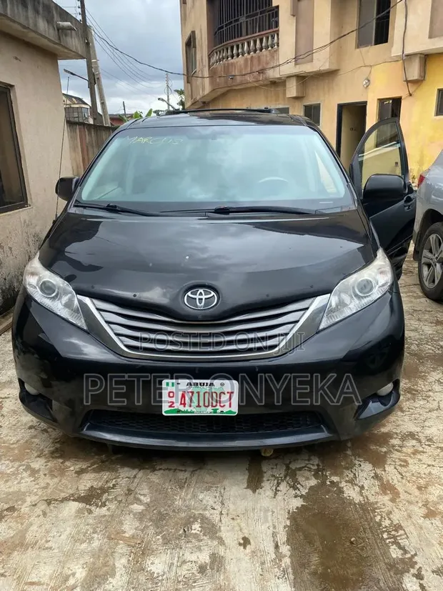 Toyota Sienna 2015 Black - 1