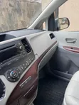 Toyota Sienna 2015 Black - 4