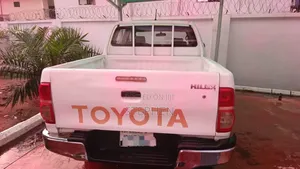 Toyota Hilux 2014 Fari