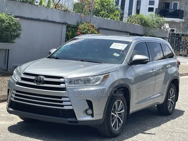 2018 Toyota Highlander XLE 4x4 V6 SUV - 1
