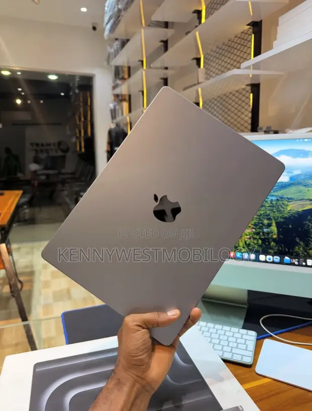 Apple MacBook Pro 2023 M3 Pro 16" 36GB RAM 1TB SSD - 1