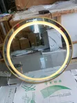 Kyakkyawan Madubi na Bango Mai Hasken LED da Tsarin Zinare - 2