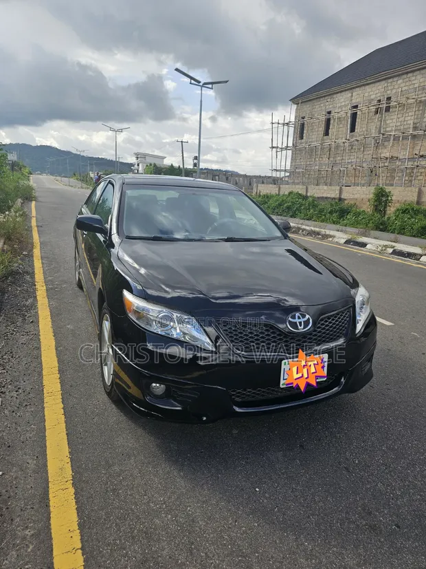 2011 Toyota Camry SE Sedan - 1