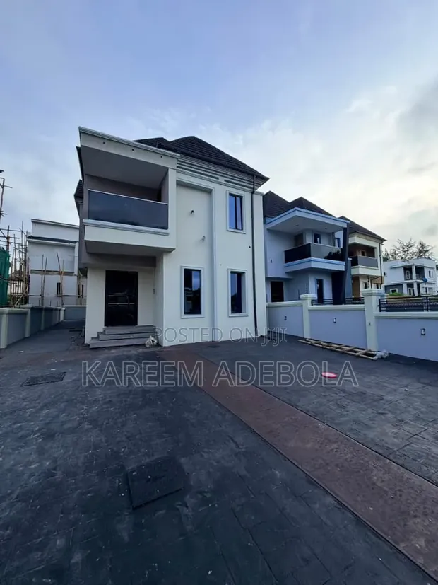 Gidan Kayan Saka 4 Bedroom Duplex a Carlton Gate, Akobo Don Siyarwa - 1