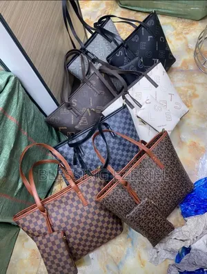 Louis Vuitton Toke Handbag - Black