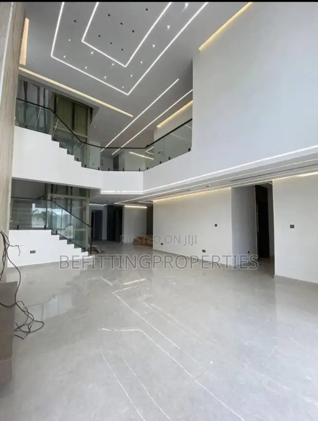 6-Bedroom Duplex with Pool in Lekki Phase 1 - 1