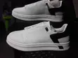 Farar Takalmi masu Dadi - Girman 10/10.5 - 2