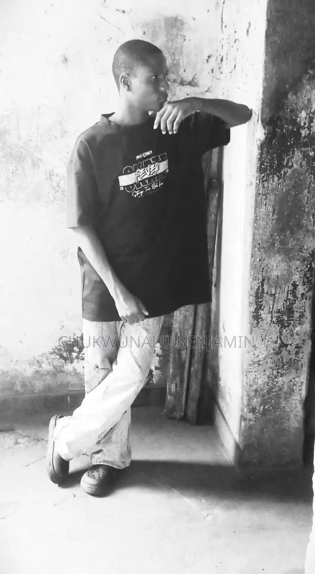 Cleaning Job Seeker - 17 Years Old - 1