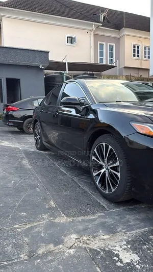 Toyota Camry 2018 Baƙar Fata