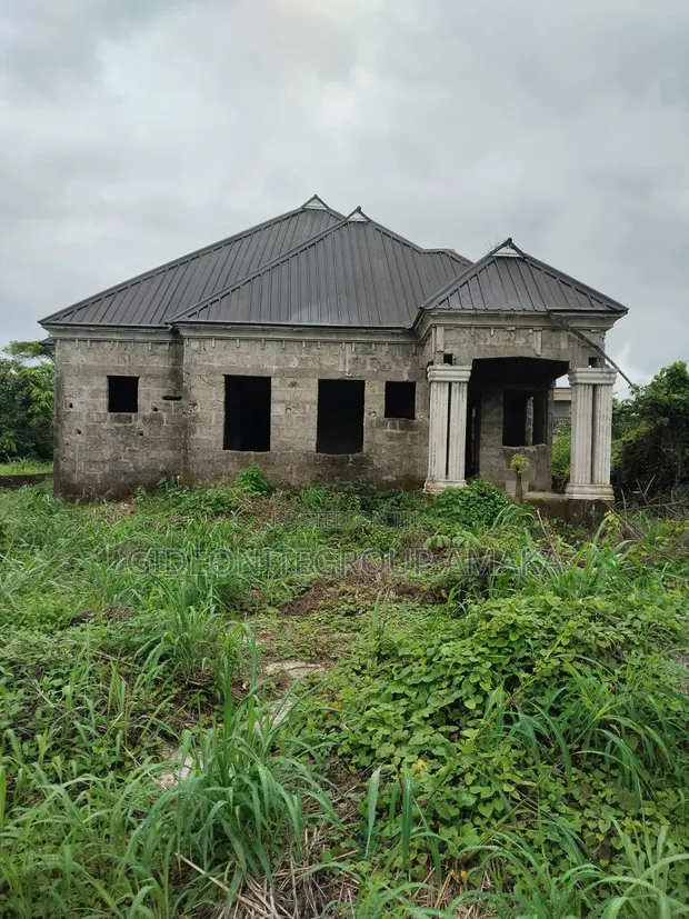 3 Bedroom Bungalow, Benin Road Abraka, Ana Sayar - 1