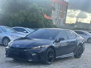 Toyota Camry 2025 SLE Kai Tsaye Daga Belgium