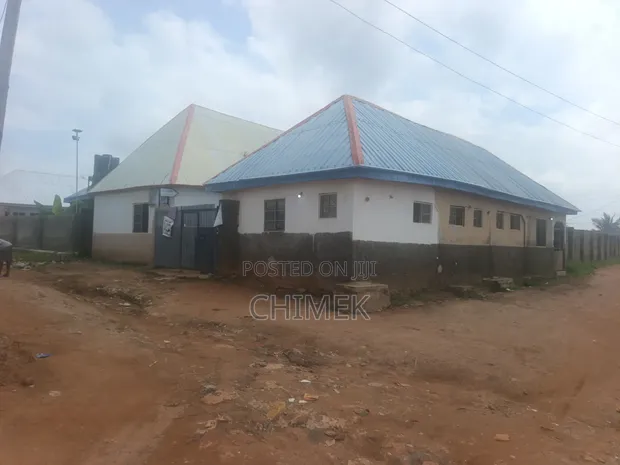 Furnished 9-Bedroom Block of Flats in Gbessa GRA, Sabon Lugbe - 1