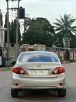Toyota Corolla 2010 Zinariya - 2