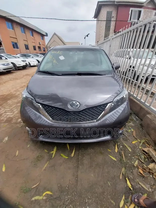 2013 Toyota Sienna XLE FWD 8-Passenger Minivan - 1