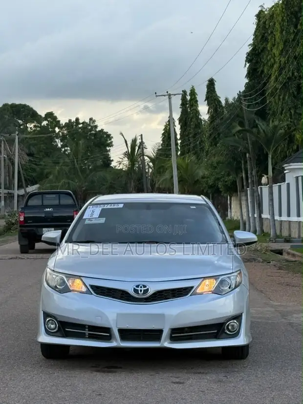 Toyota Camry 2012 Silver - 1