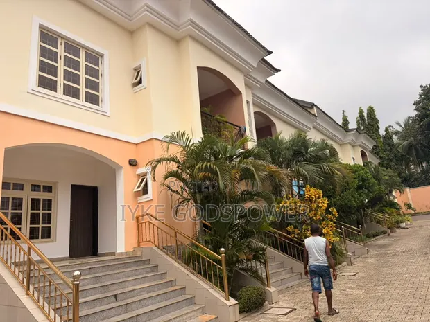 3-Bedroom Townhouse/Terrace da BQ a Asokoro don Sawa - 1