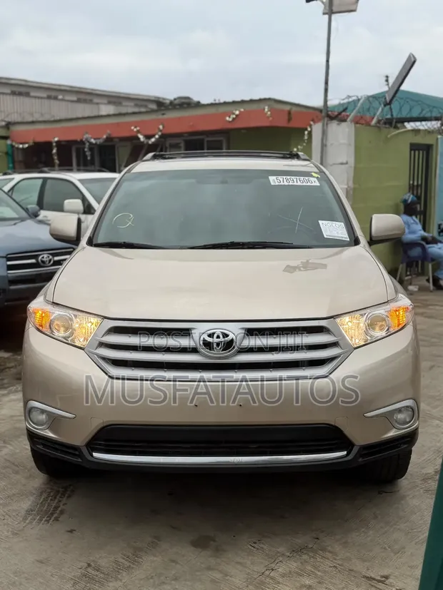 2012 Toyota Highlander SE Gold - 1