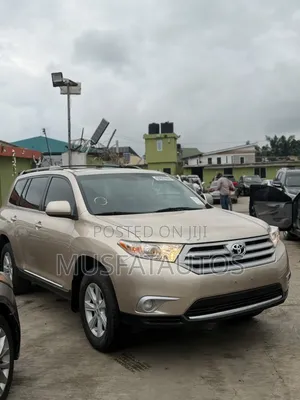 2012 Toyota Highlander SE Gold