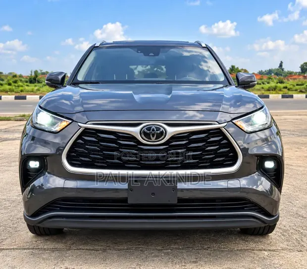 2022 Toyota Highlander XLE SUV - 1