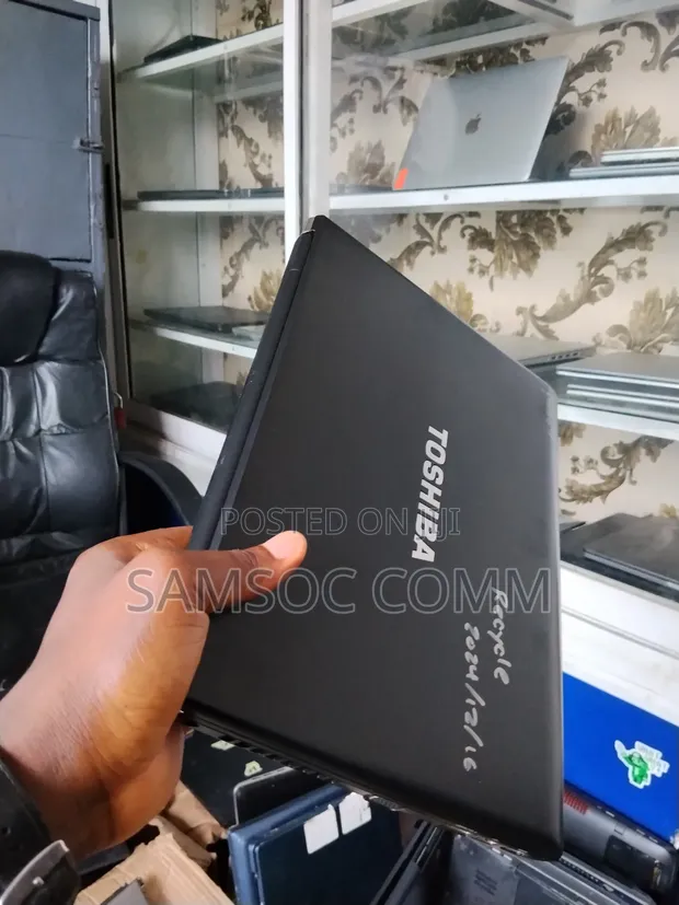 Toshiba Portege R930 Laptop - 8GB RAM, 500GB SSD+HDD - 1