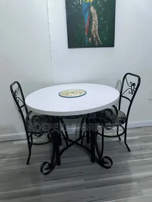 Jerin Teburin Cin Abinci na Wrought Iron tare da Kujeru 4
