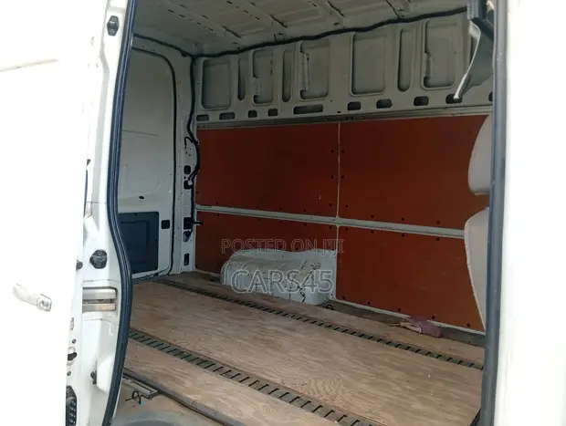 Nissan NV3500 2017 White - 1