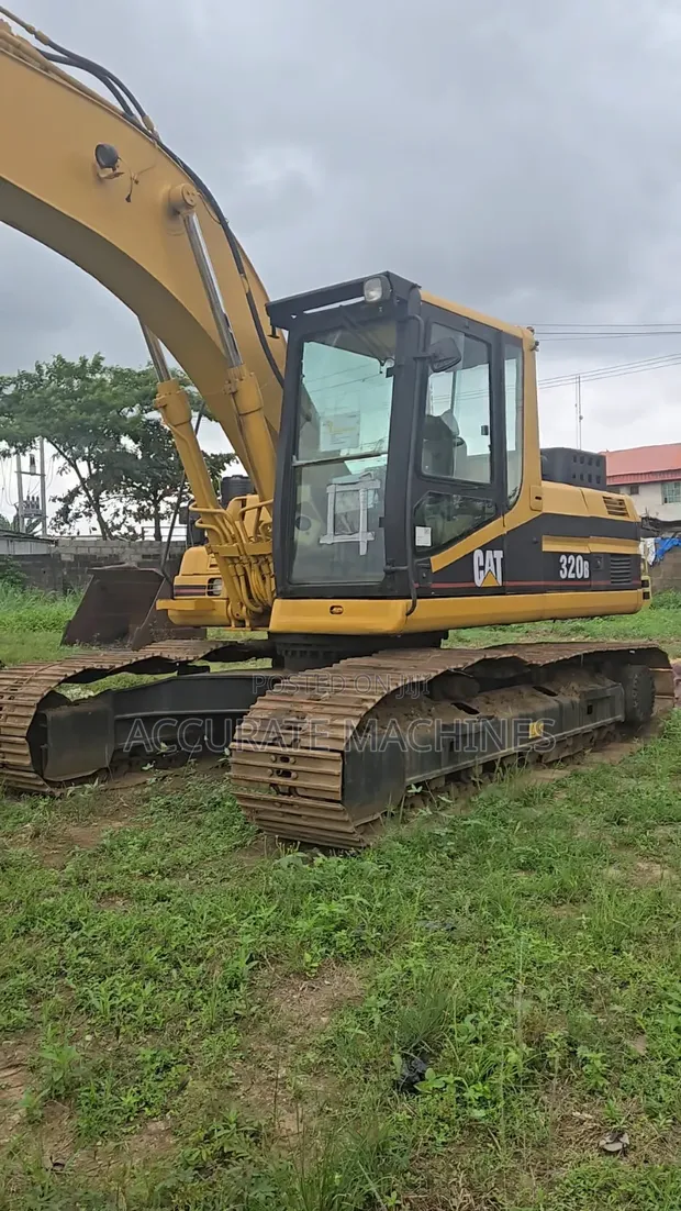 Caterpillar 320B Excavator - 1