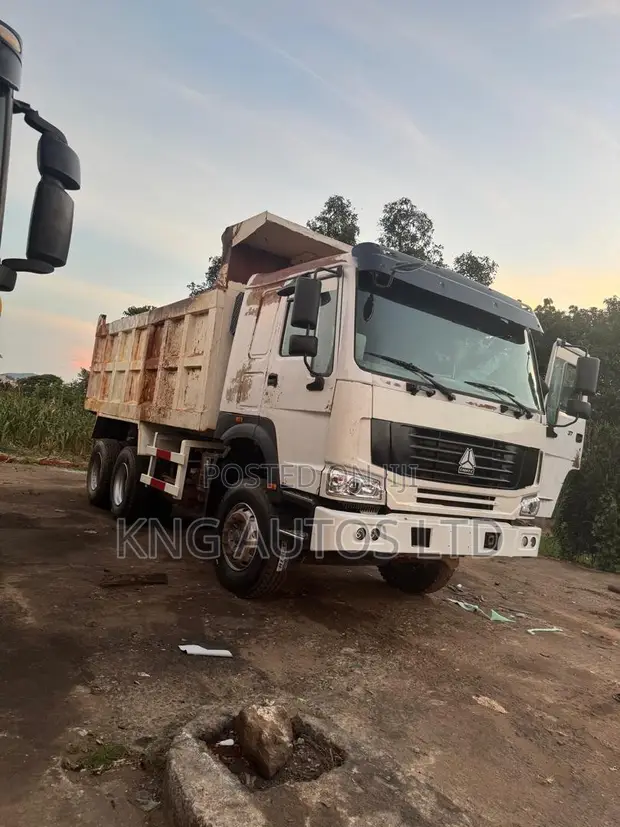 Howo Sinotruk Dump Truck 371HP (2016) - 1