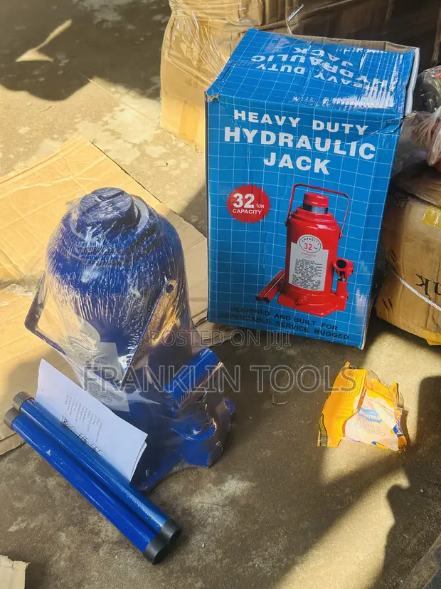 Heavy-Duty 32-Ton Hydraulic Bottle Jack - 1
