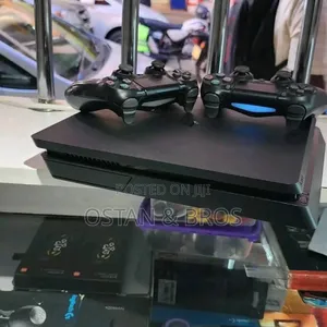 PlayStation 4 Slim da aka yi amfani da shi a UK tare da wasanni da kayan haɗi