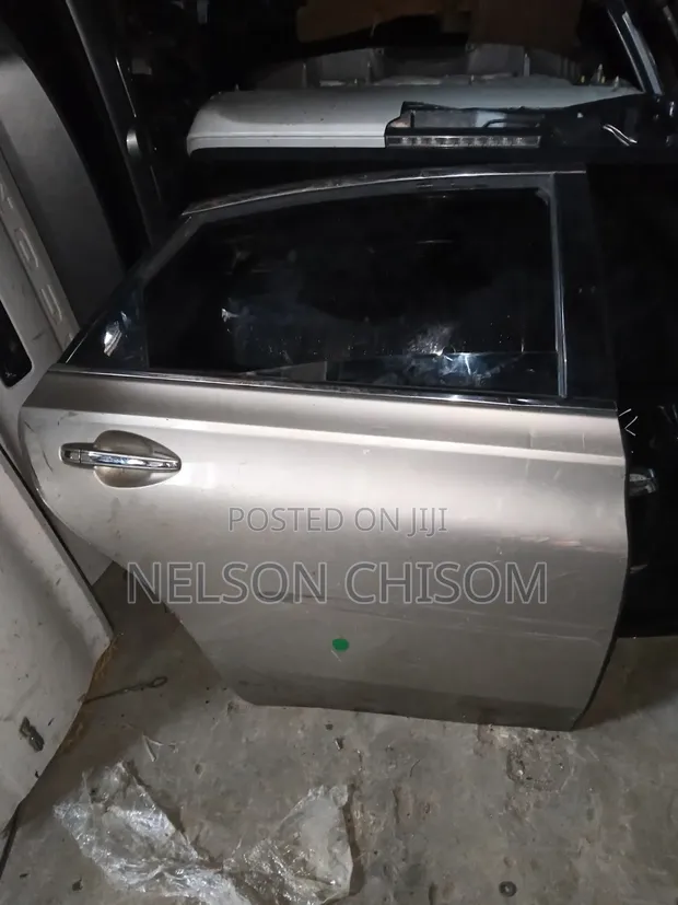 Toyota Avalon 2015 Back Right Door - 1