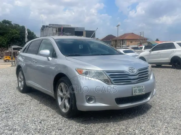 Toyota Venza 2010 Silver - 1