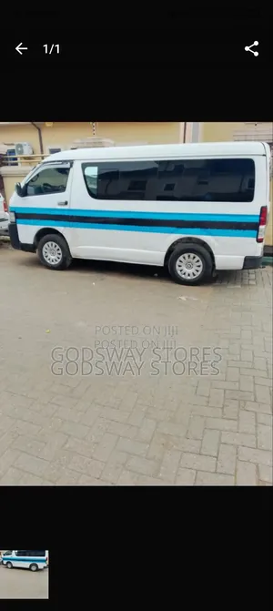 Toyota HiAce Bus 2012