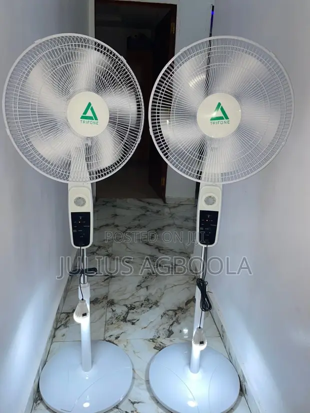 16-Inch Tri-Fone Solar Fan da Remote & Karin Haske - 1