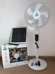 16-Inch Tri-Fone Solar Fan da Remote & Karin Haske - 2