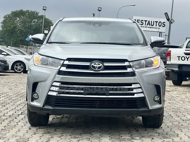 2018 Toyota Highlander Silver - 1