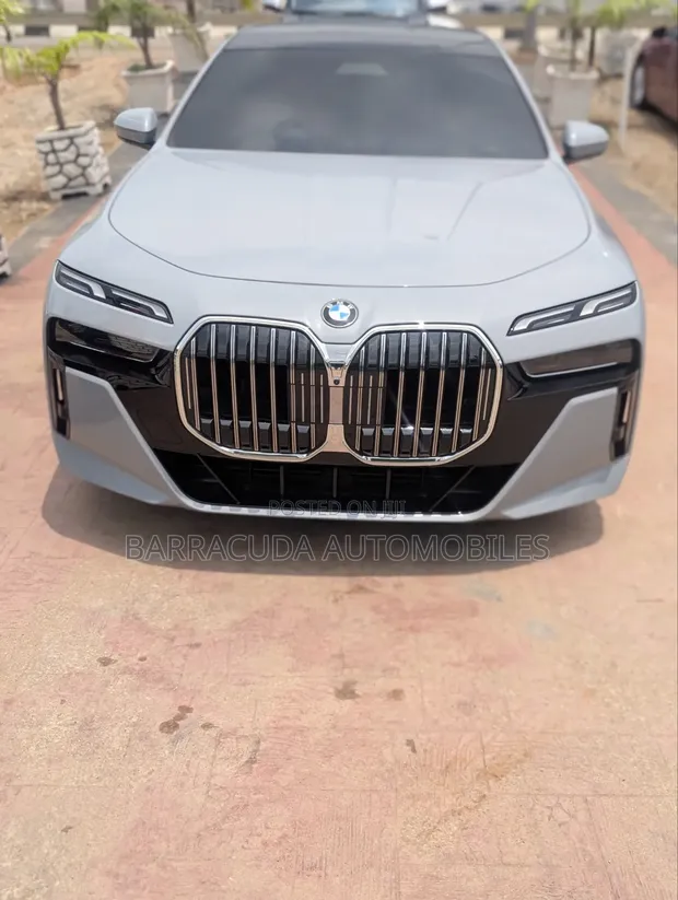 BMW 740i Sedan 2025 Gray - 1
