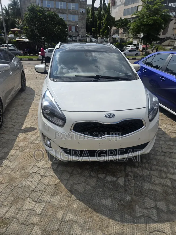 Kia Rondo 2015 White - 1