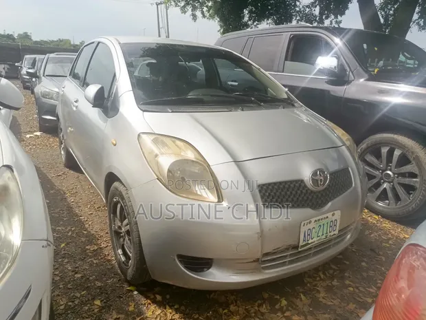 Toyota Yaris 2007 Silver - 1