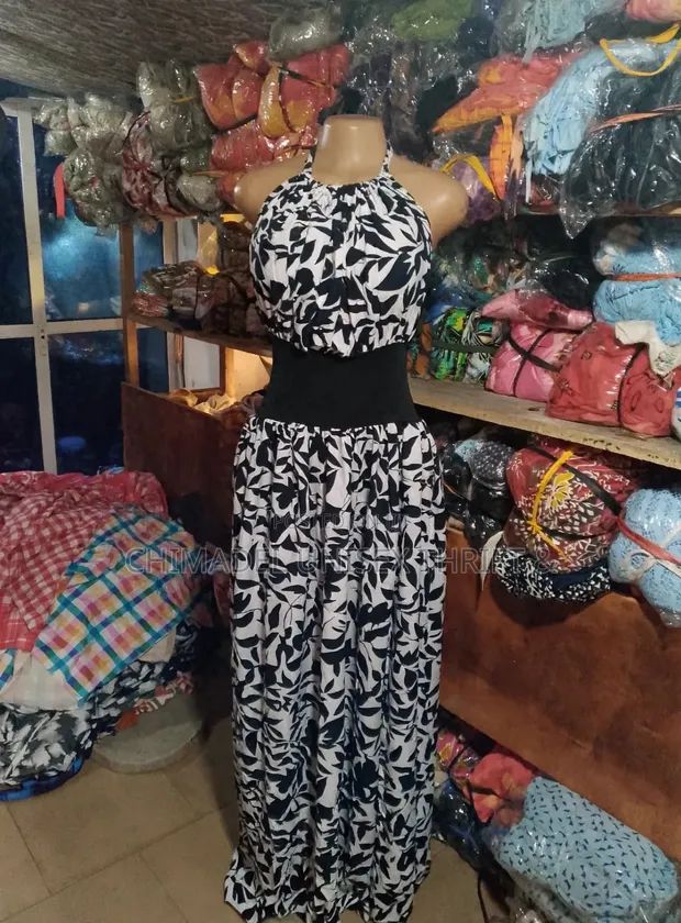 Bakin & Fari Gown Maxi Mai Zanan Ganye - 1