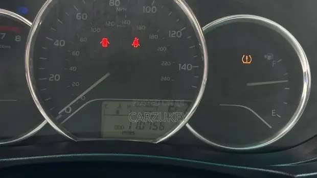 Toyota Corolla 2016 Silver - 1